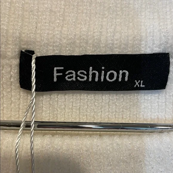 XL Women's Cream Crew Neck Sweater - Picture 2 of 5